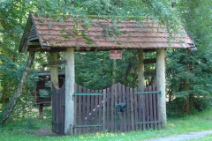 Wejście do rezerwatu cisów